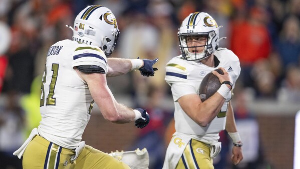 King throws 2 TD passes adds scoring run as Georgia Tech holds